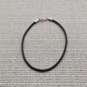 7.5 Inch Sterling Silver And Black Leather Simple Bracelet B768